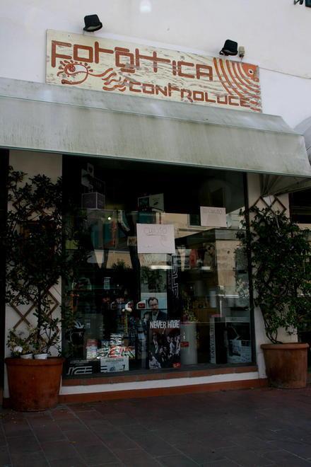 Svaligiato negozio di ottica, 50mila euro di bottino 