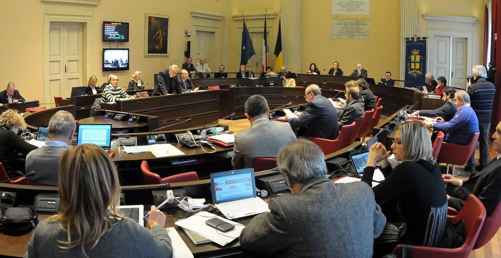 Muzzarelli corre: sabato il Consiglio 