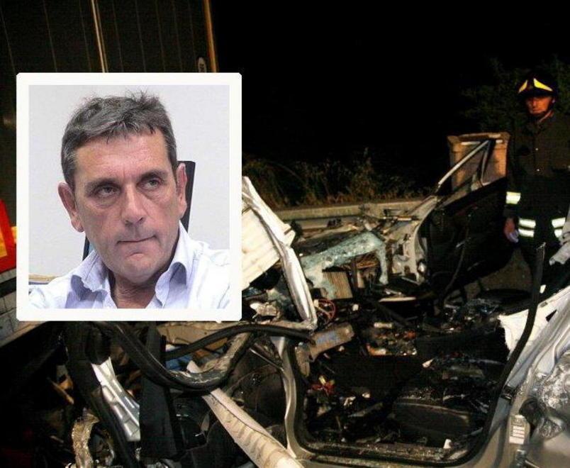 Si schianta contro un Tir in sosta 