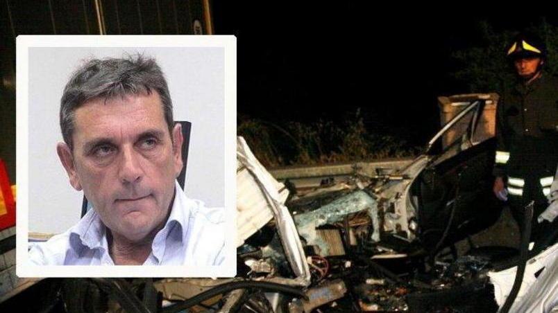 Si schianta contro un Tir in sosta