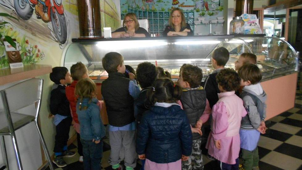 La visita degli “Orsacchiotti” alle attività commerciali