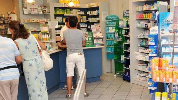 Rubano nella farmacia, arrestato un diciottenne