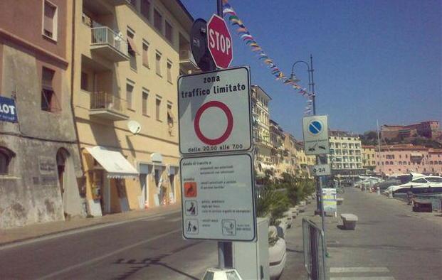 Calata chiusa al traffico, attivi i parcometri 