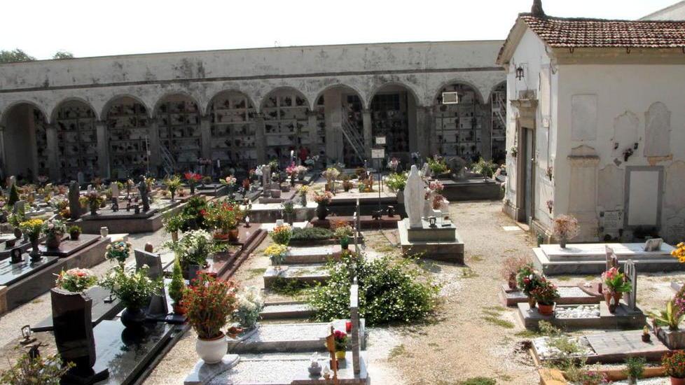 «A Collodi cimitero trascurato»