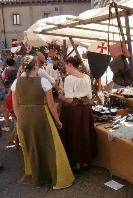 Giornata medievale con duelli e lanci da catapulte