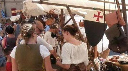 Giornata medievale con duelli e lanci da catapulte