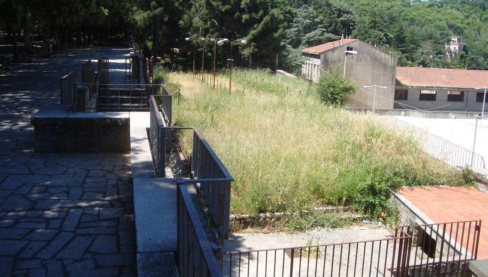 Fonte Nuova, erbacce da tagliare 
