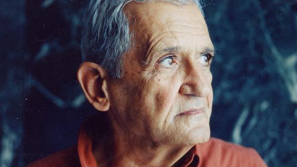 Il poeta Patrikios: «Io scrivo cercando gli altri e me stesso»
