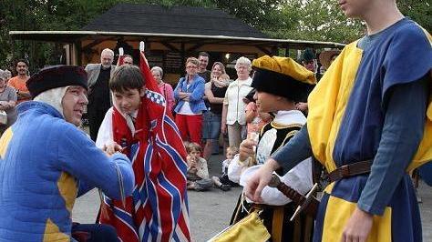 Musica e giochi Tutti in piazza con le contrade