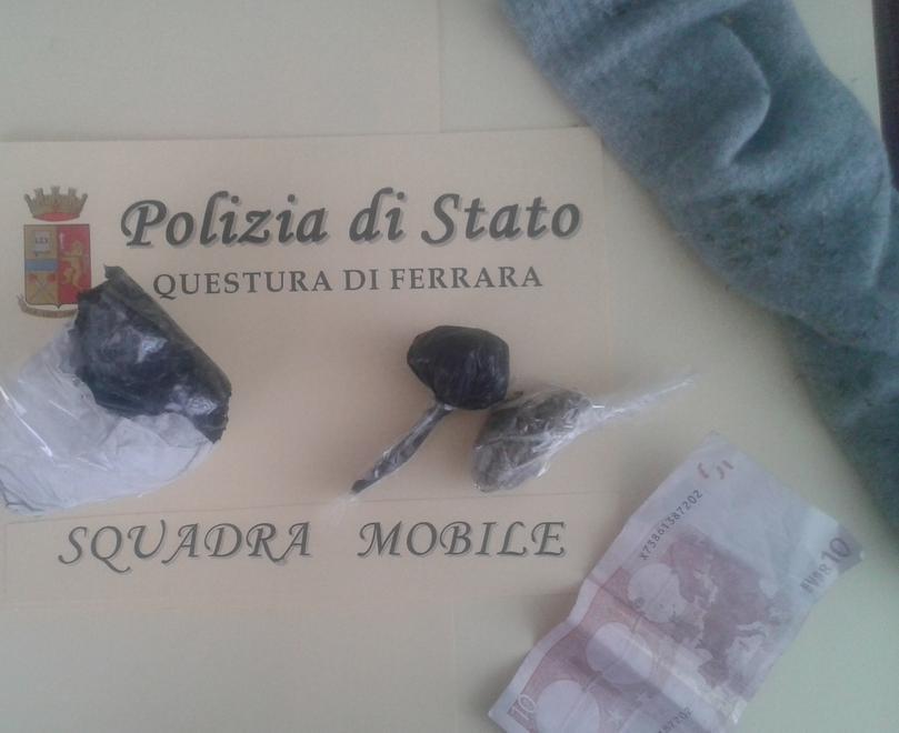 Vendeva droga sulle Mura Era nascosta in un albero 