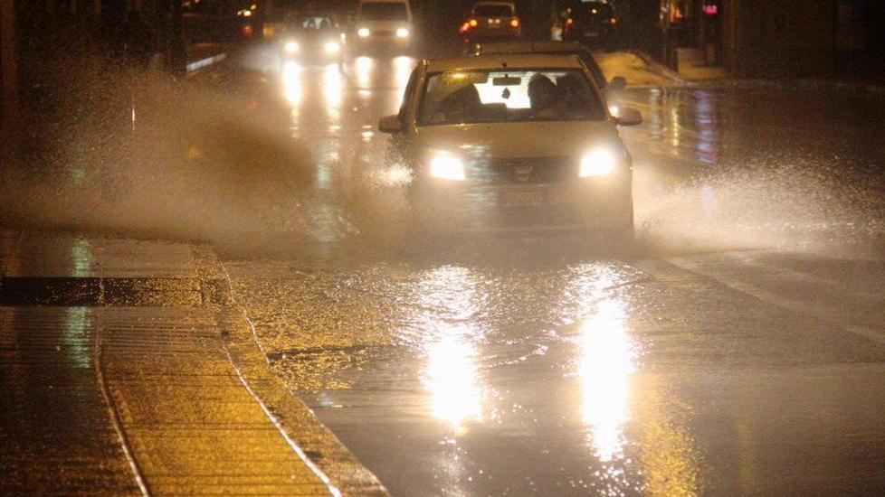 Maltempo: allagamenti, fulmini, grandine e vento su frutteti e raccolti. Prorogata l'allerta meteo
