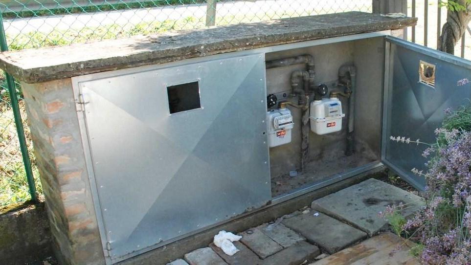 Fulmine sulle antenne a fuoco i contatori del gas