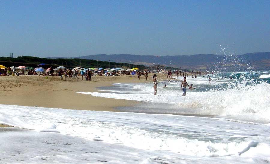 Annega un turista, prima tragedia del mare a Badesi