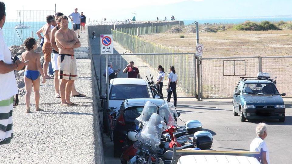 Muraglione proibito per andare in spiaggia