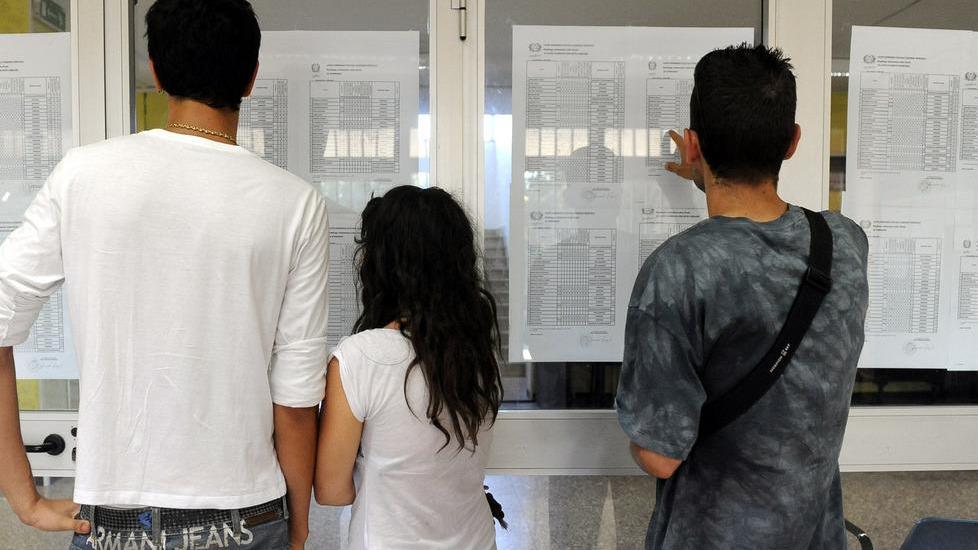 Scattano gli esami alla scuola media Guardi