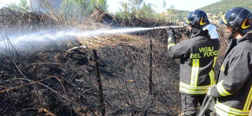 Muore bruciata nel rogo delle sterpaglie 