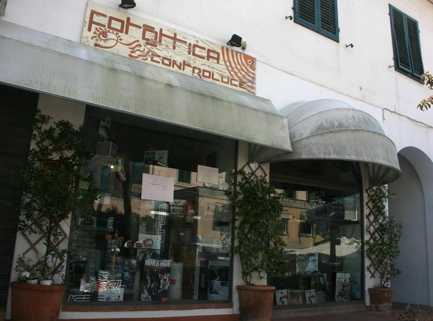 Svaligiato negozio di ottica nel centro di Castiglioncello 