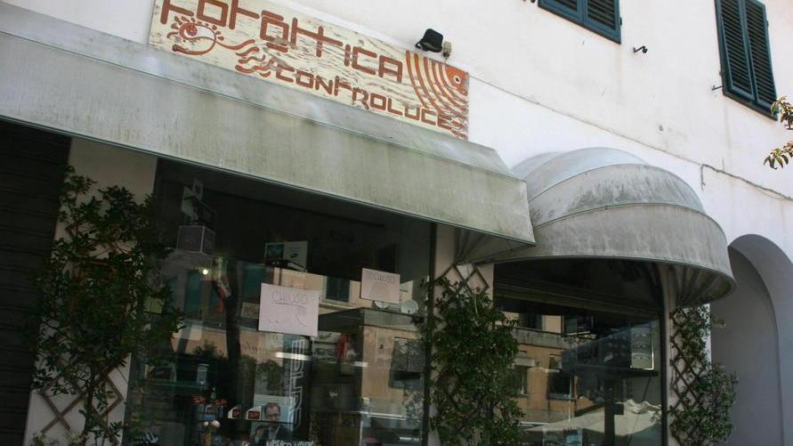 Svaligiato negozio di ottica nel centro di Castiglioncello