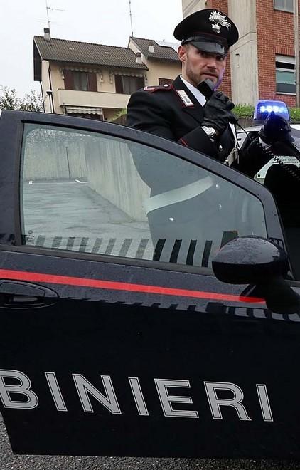 Aggredita e rapinata mentre paga la polizza 