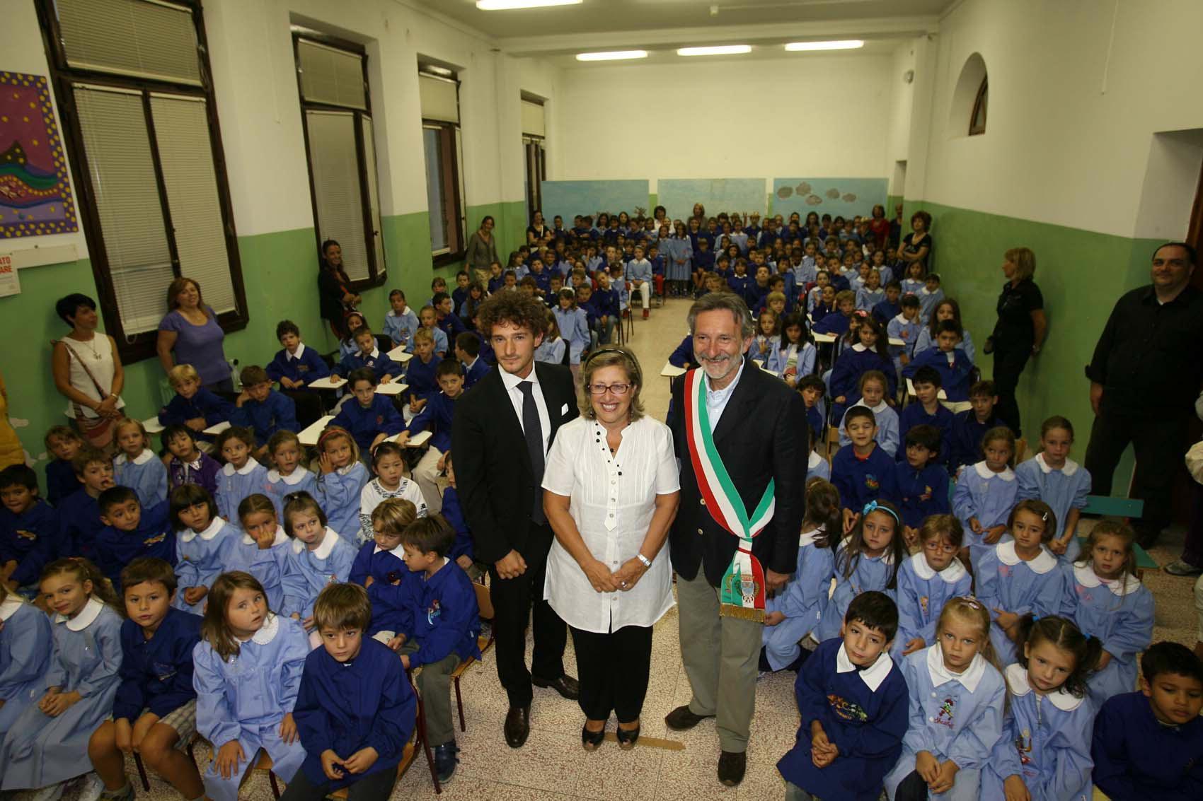 Va in pensione la dirigente che salvava le scuole 