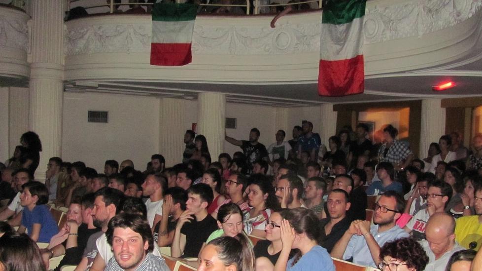 Caos in Sala Estense, arriva anche la polizia 