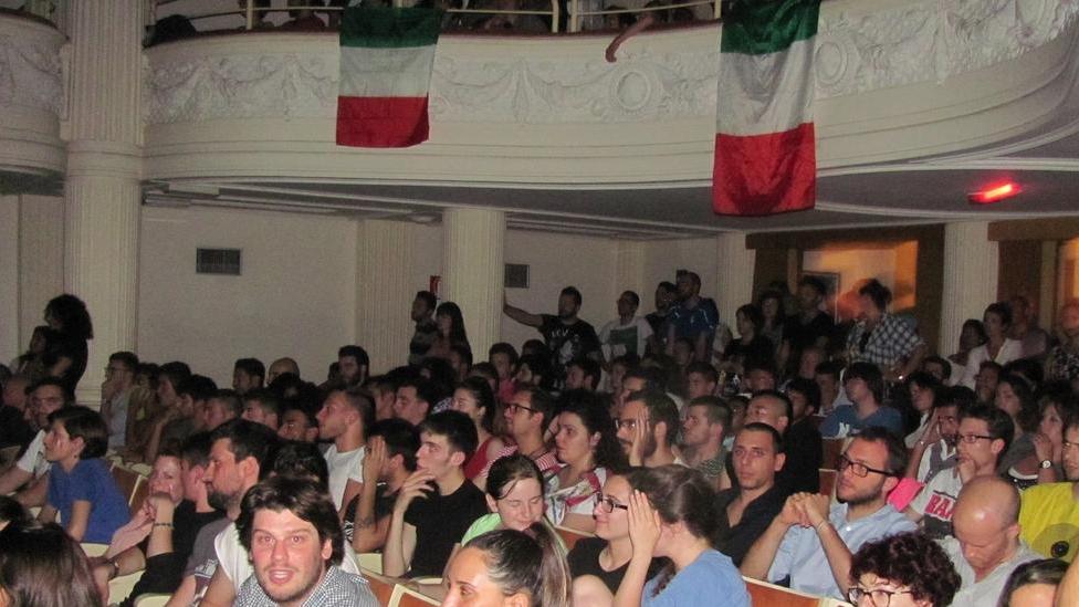 Caos in Sala Estense, arriva anche la polizia