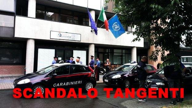 TANGENTI A REGGIO Accertamenti pilotati: terremoto all'Agenzia delle Entrate. Cinque arresti: coinvolto un candidato sindaco di Cavriago