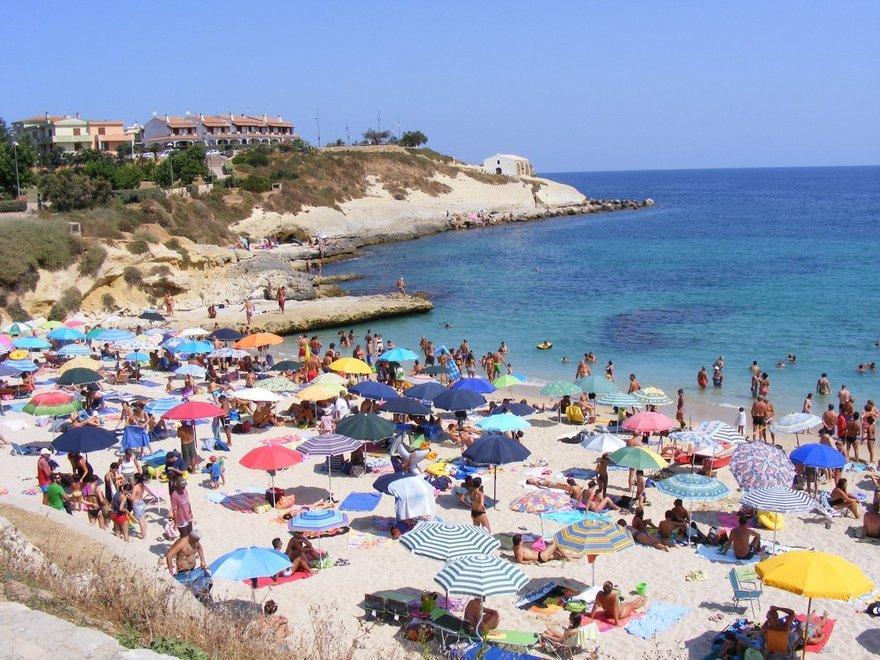 Rubano l’iPad a una ragazzina in spiaggia, quattro giovani denunciati 