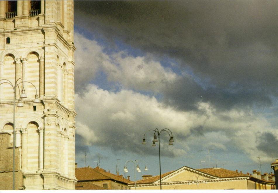 Tempo capriccioso, nuvole e basse temperature 