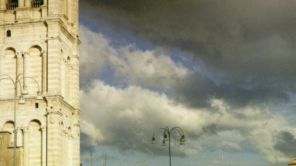 Tempo capriccioso, nuvole e basse temperature