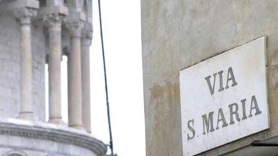 Via Santa Maria tra furti e droga