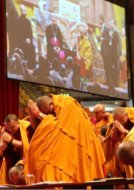 Il Dalai Lama e il vescovo «Siamo fratelli spirituali» 