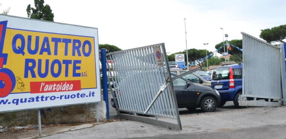 Rubano tre automobili mentre in tv gioca l’Italia 