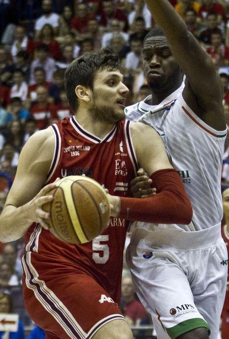 Milano indomabile, annientata Siena in gara 1