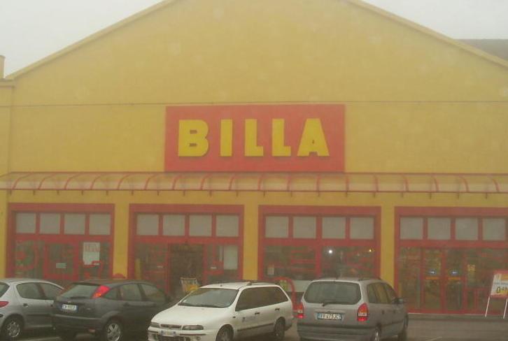 Tentano l’assalto alla cassa del market Billa 