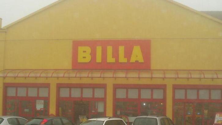 Tentano l’assalto alla cassa del market Billa