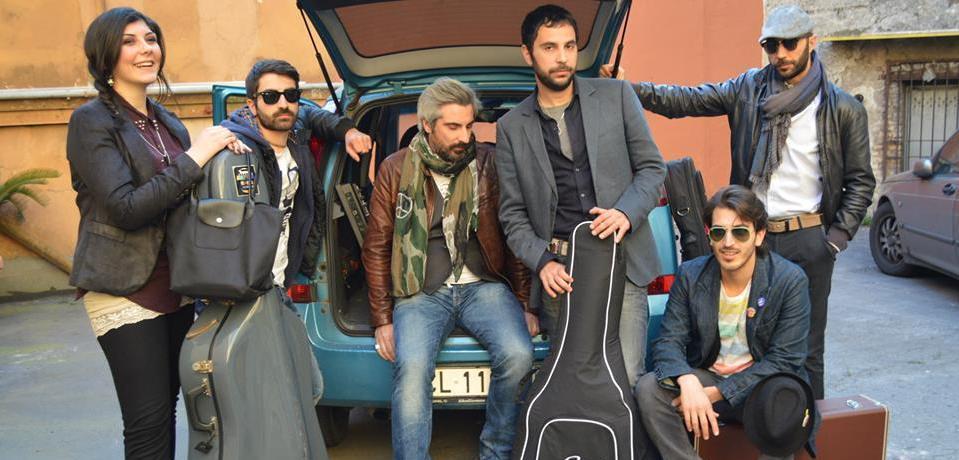 Nella sala dell’Emiro ad aprire la proiezione il live degli “Inverso” 