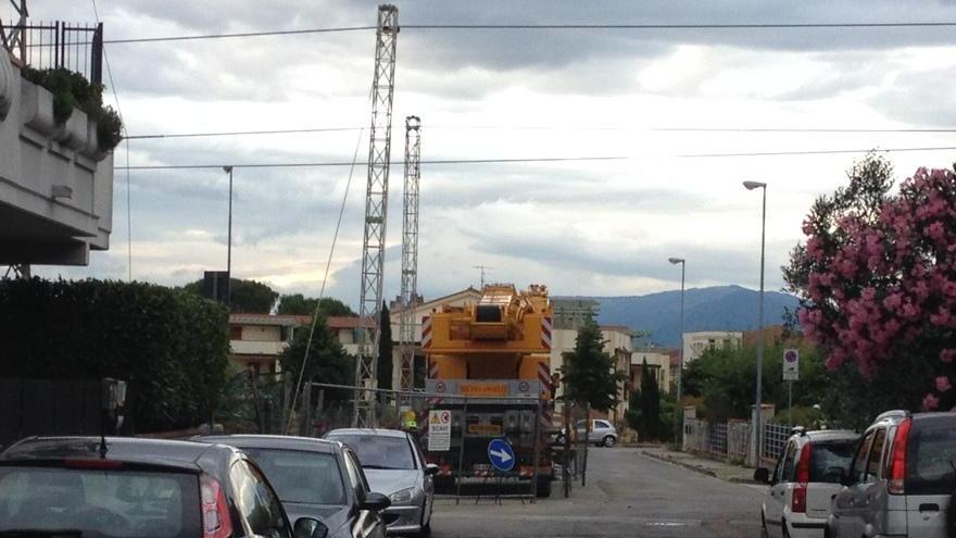Seano (Prato), cavi dell’alta tensione a 7 metri dal suolo