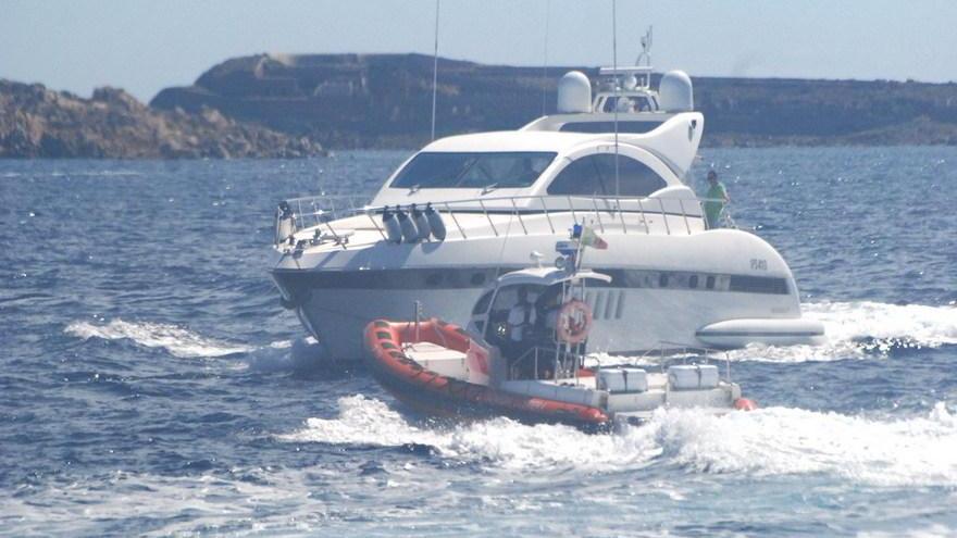 Motore in avaria, soccorso a mare per un velista inglese 70enne 
