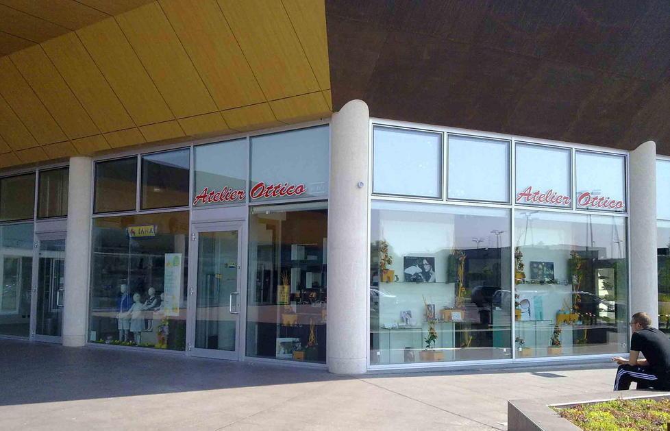 Razzìa di occhiali all’Atelier ottico 