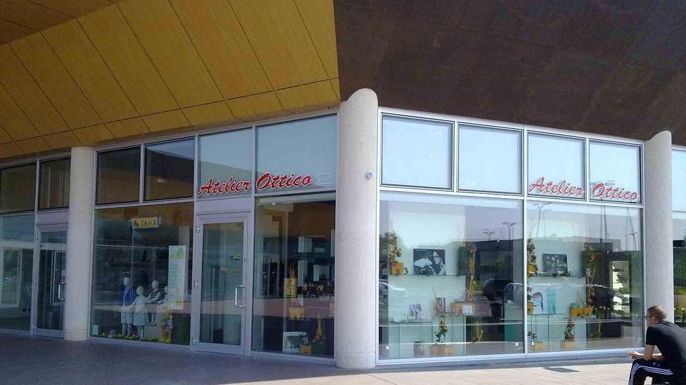 Razzìa di occhiali all’Atelier ottico