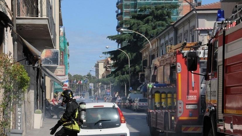 Incendio a Follonica, distrutto un negozio