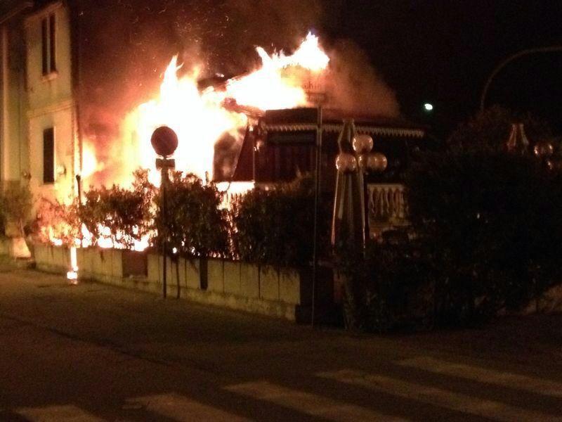 Castelnuovo. Incendio al centro di riuso e riciclo del Comune 