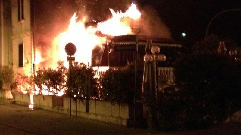 Castelnuovo. Incendio al centro di riuso e riciclo del Comune