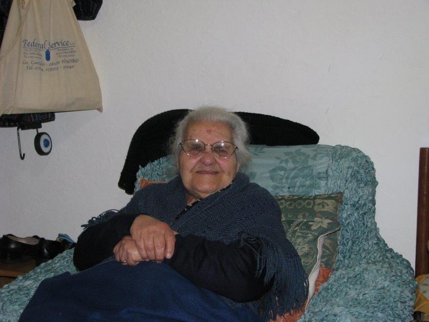 Nuoro, a 99 anni nonna Chischedda prende la licenza media