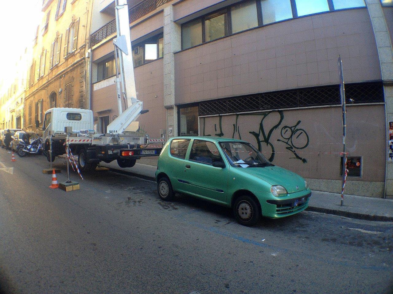 Tempi di crisi: scippata non la borsa ma la busta della spesa 