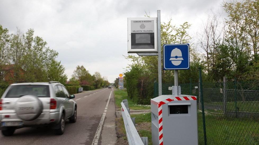 Autovelox di via Contrada: le multe - forse - saranno cancellate
