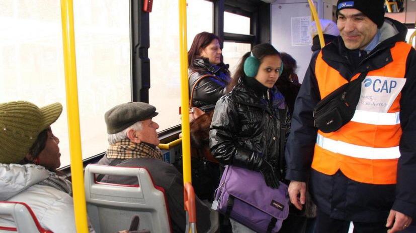 Se lo straniero non paga il biglietto ci vuole “il mediatore in bus”