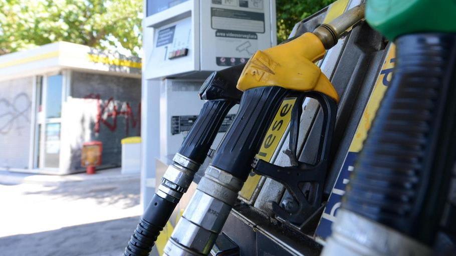 Oggi i benzinai incrociano le braccia per protesta