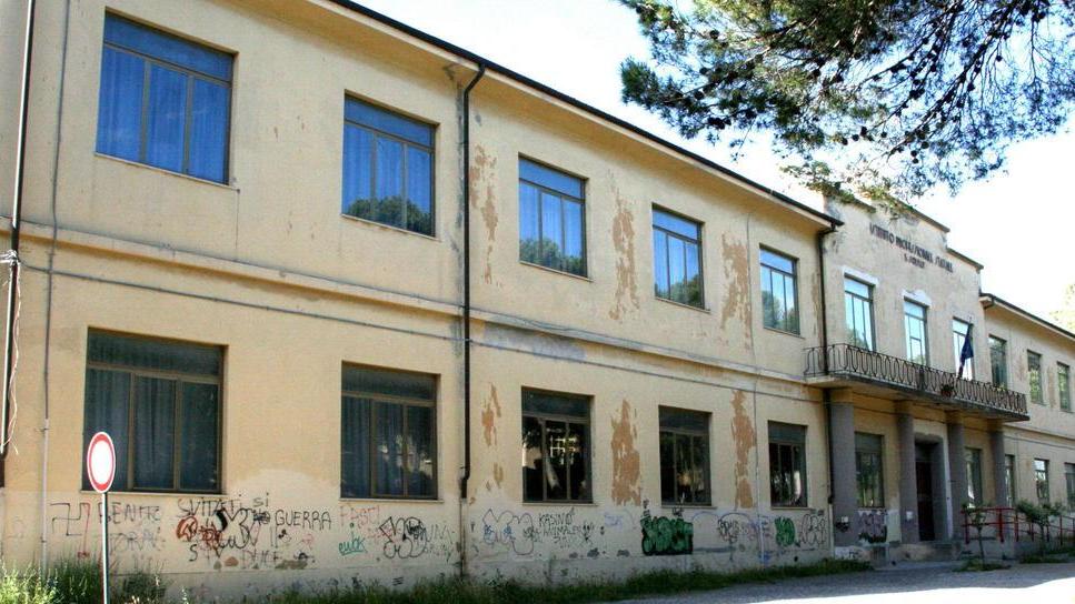 Alberghiero, mesi di promesse ma ancora niente lavori